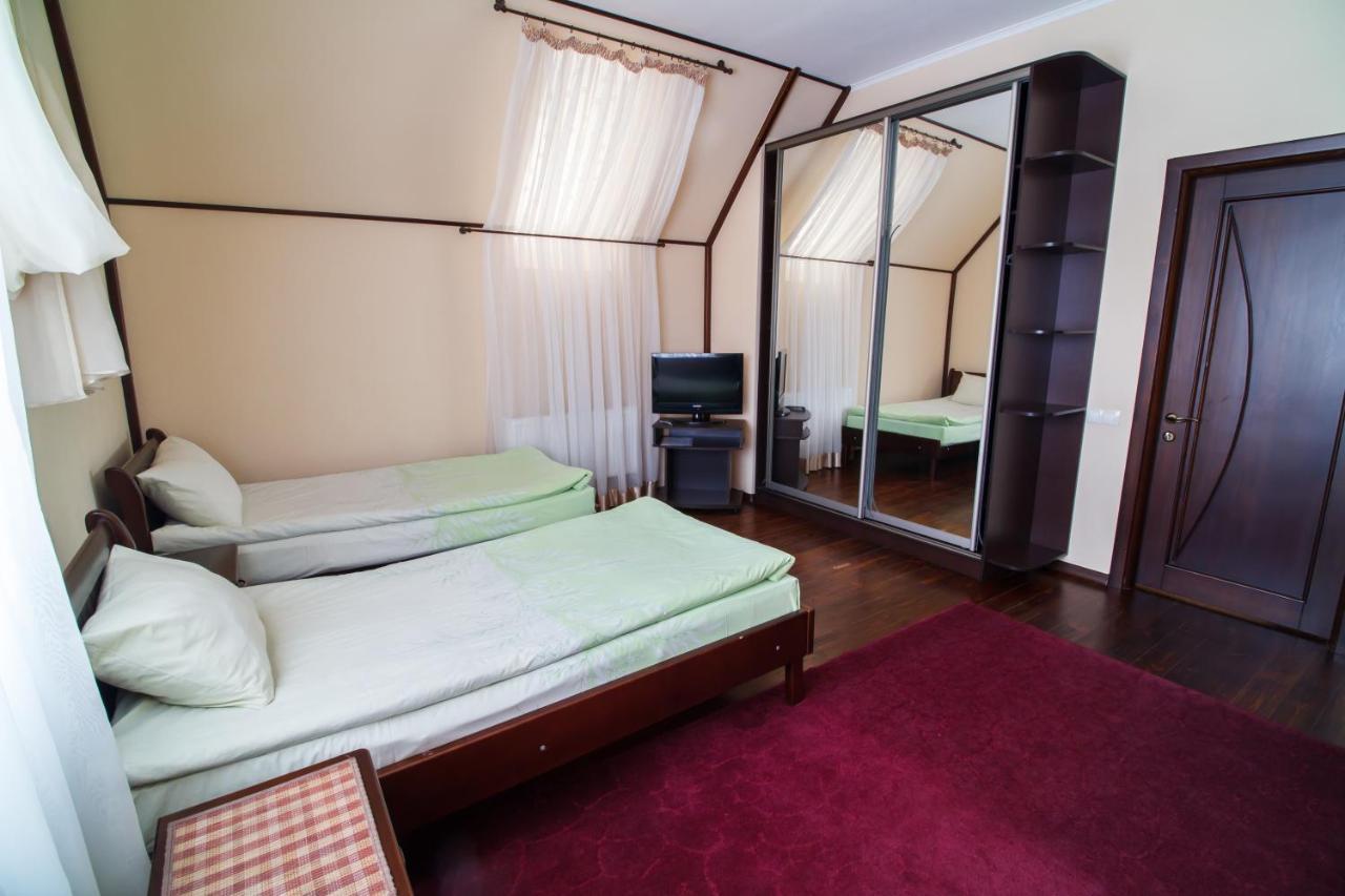 Hotel On Khmelnytskogo 8 Kharkiv Bagian luar foto