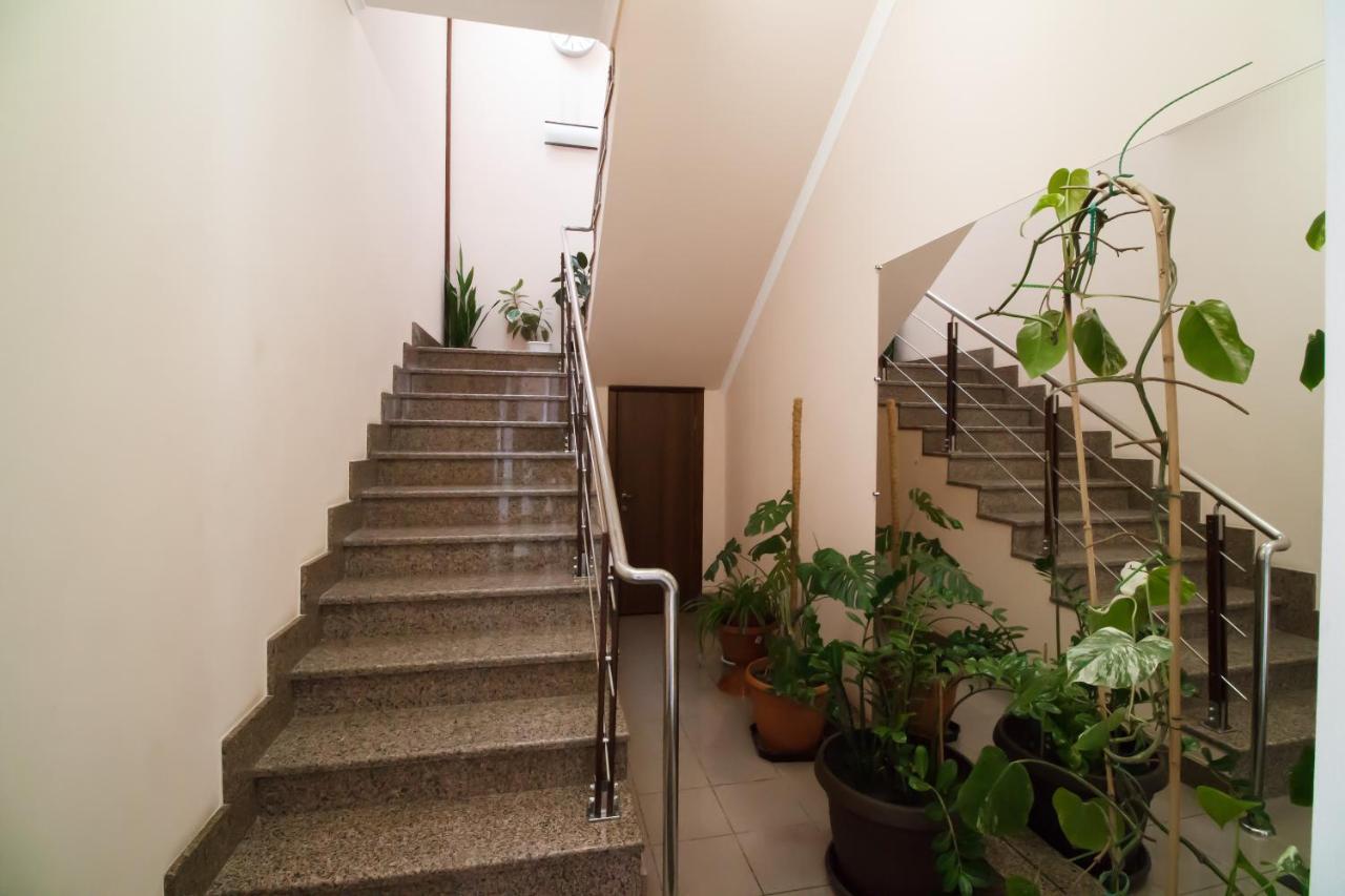 Hotel On Khmelnytskogo 8 Kharkiv Bagian luar foto