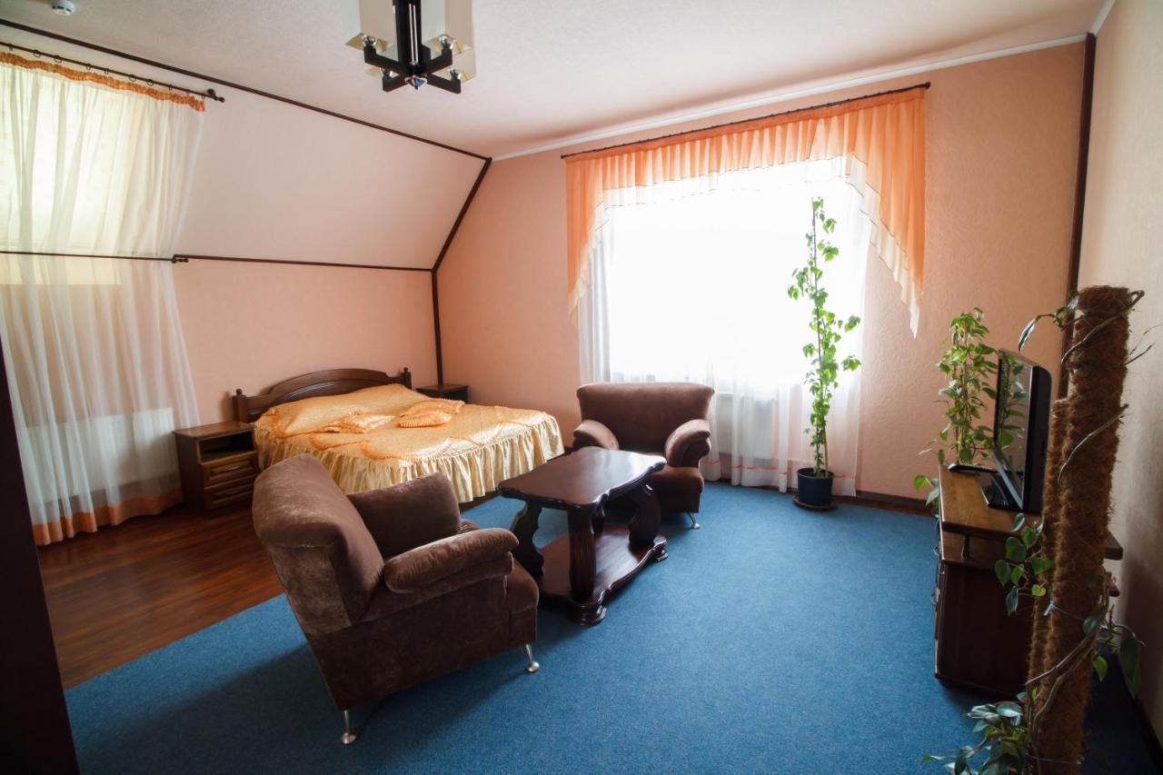 Hotel On Khmelnytskogo 8 Kharkiv Bagian luar foto