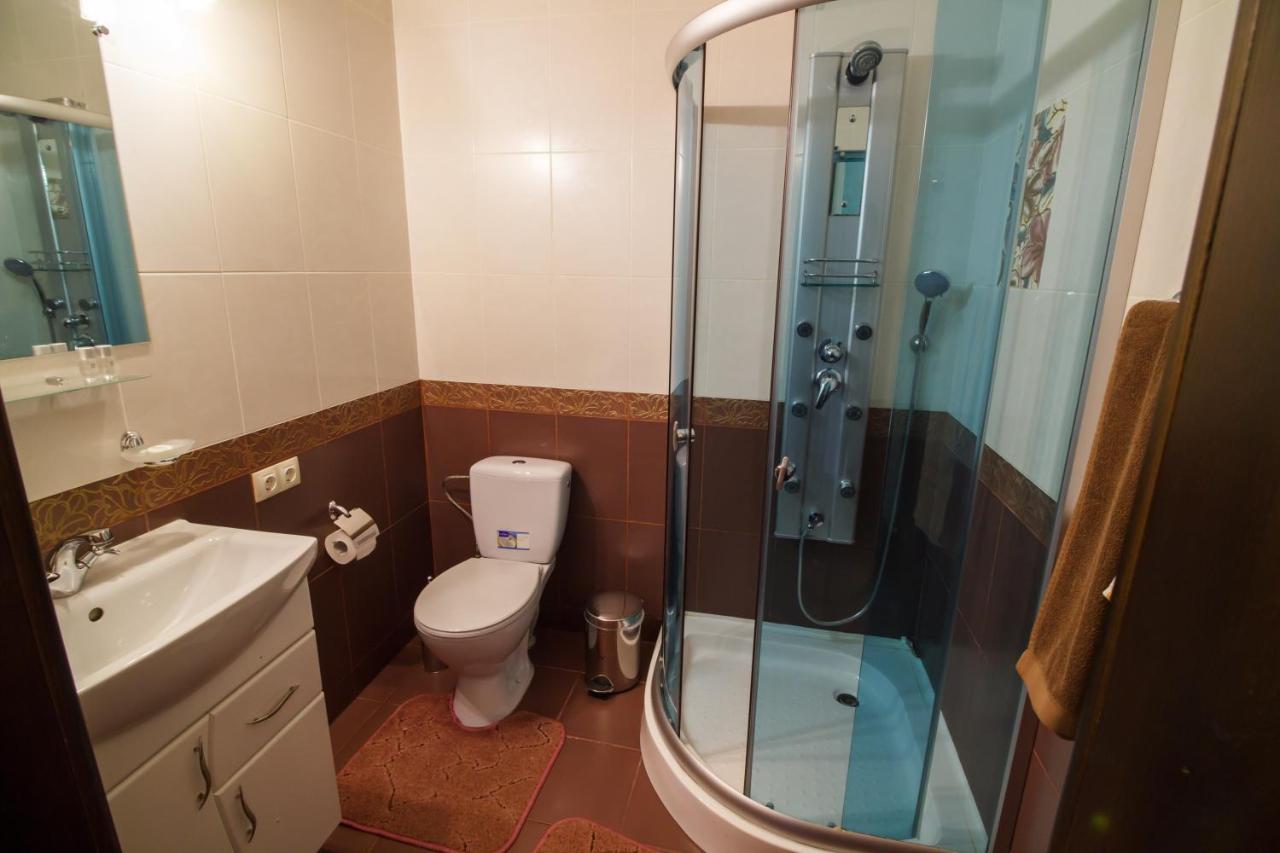 Hotel On Khmelnytskogo 8 Kharkiv Bagian luar foto