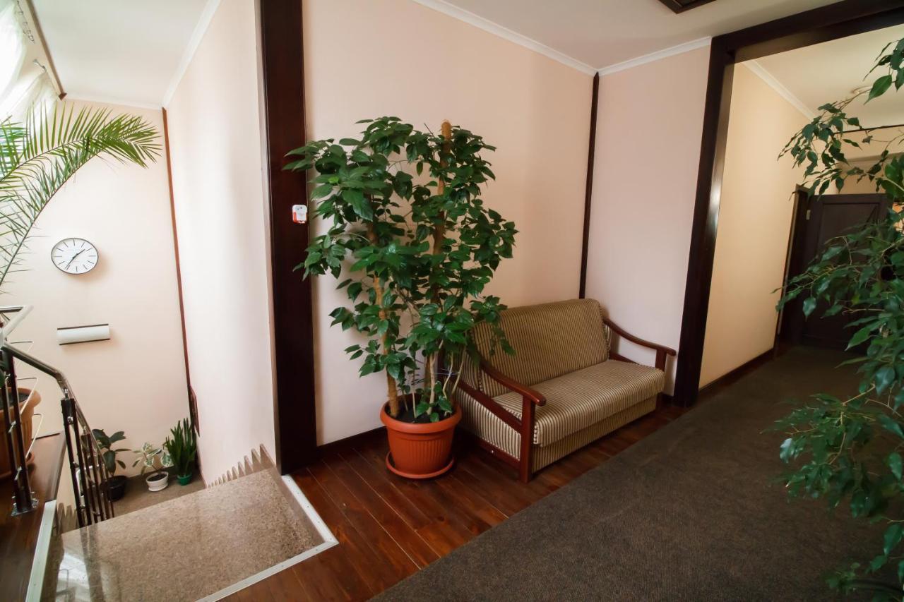Hotel On Khmelnytskogo 8 Kharkiv Bagian luar foto