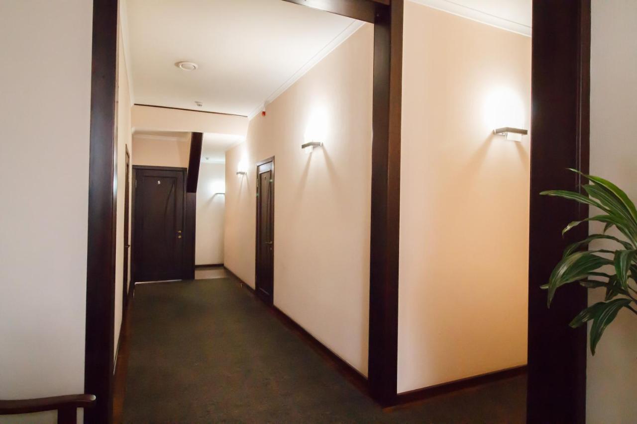 Hotel On Khmelnytskogo 8 Kharkiv Bagian luar foto
