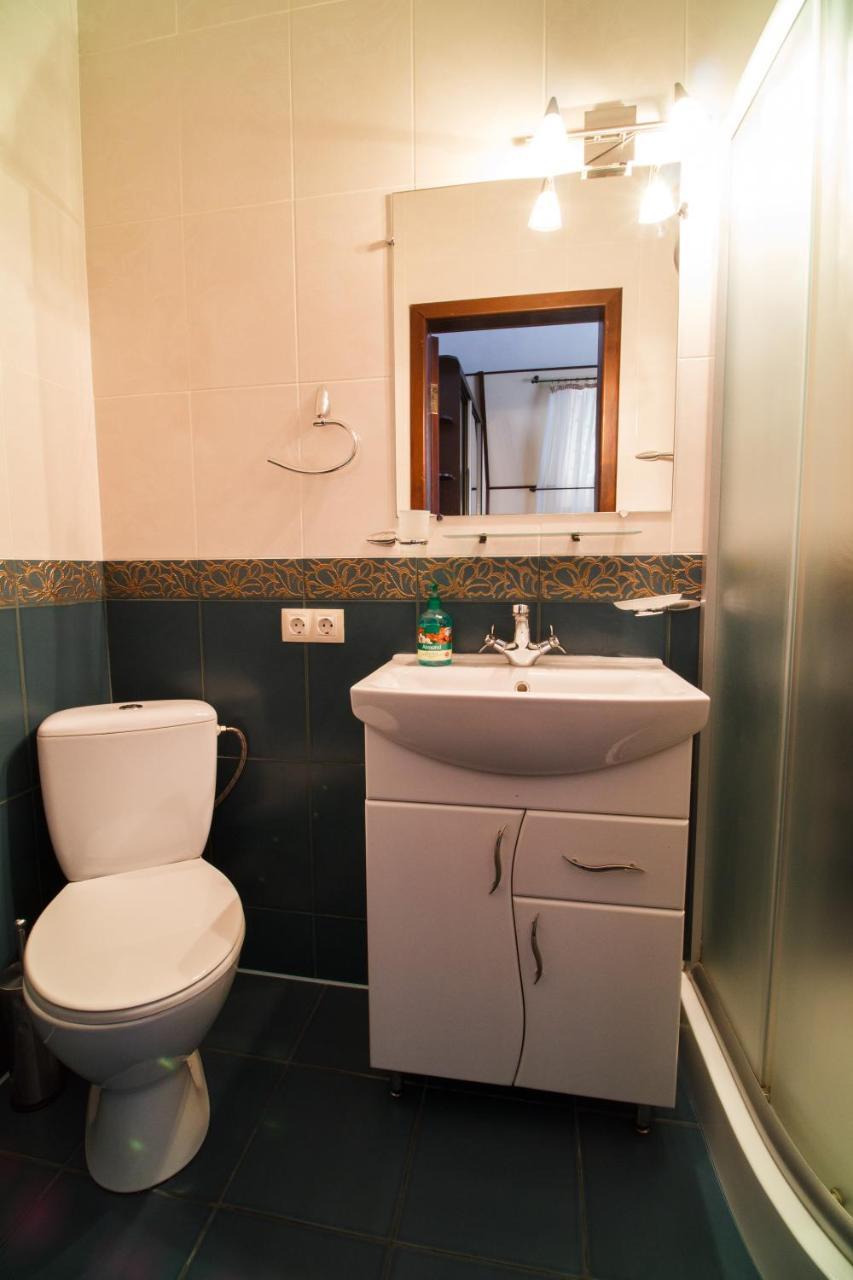 Hotel On Khmelnytskogo 8 Kharkiv Bagian luar foto