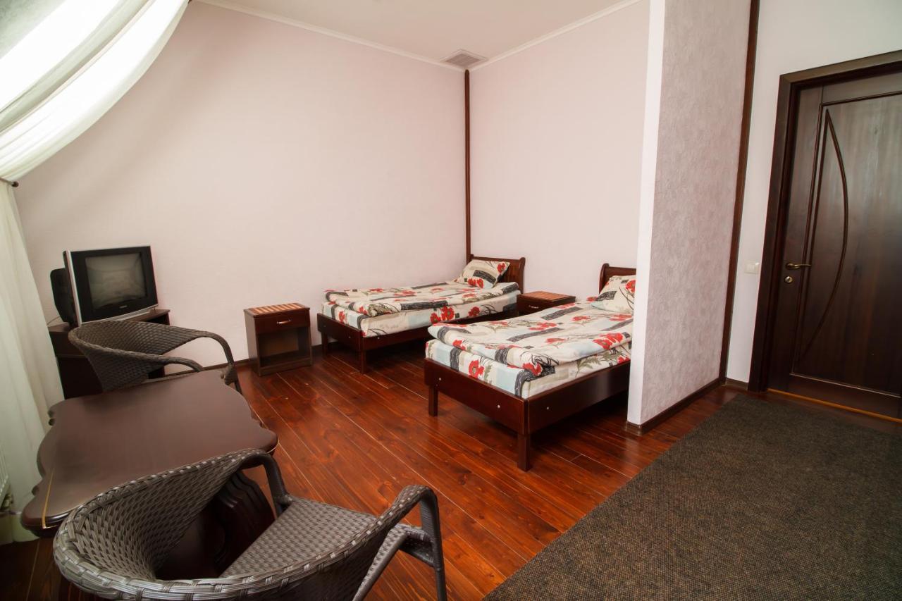 Hotel On Khmelnytskogo 8 Kharkiv Bagian luar foto